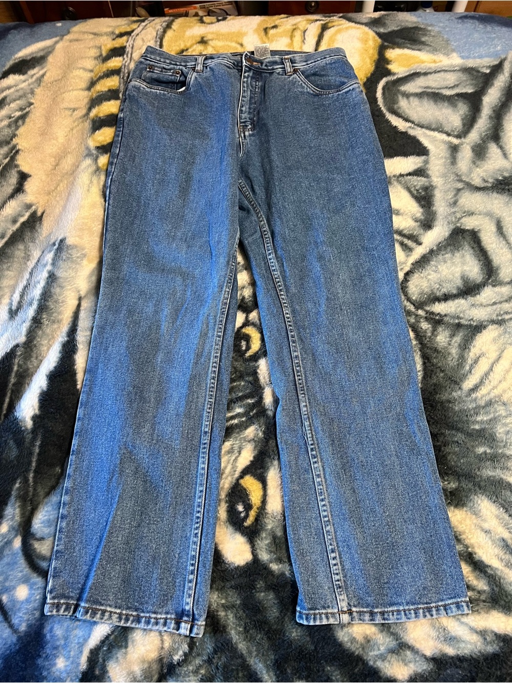 bill blass Women's Straight-Leg Jeans in Medium Blue Denim